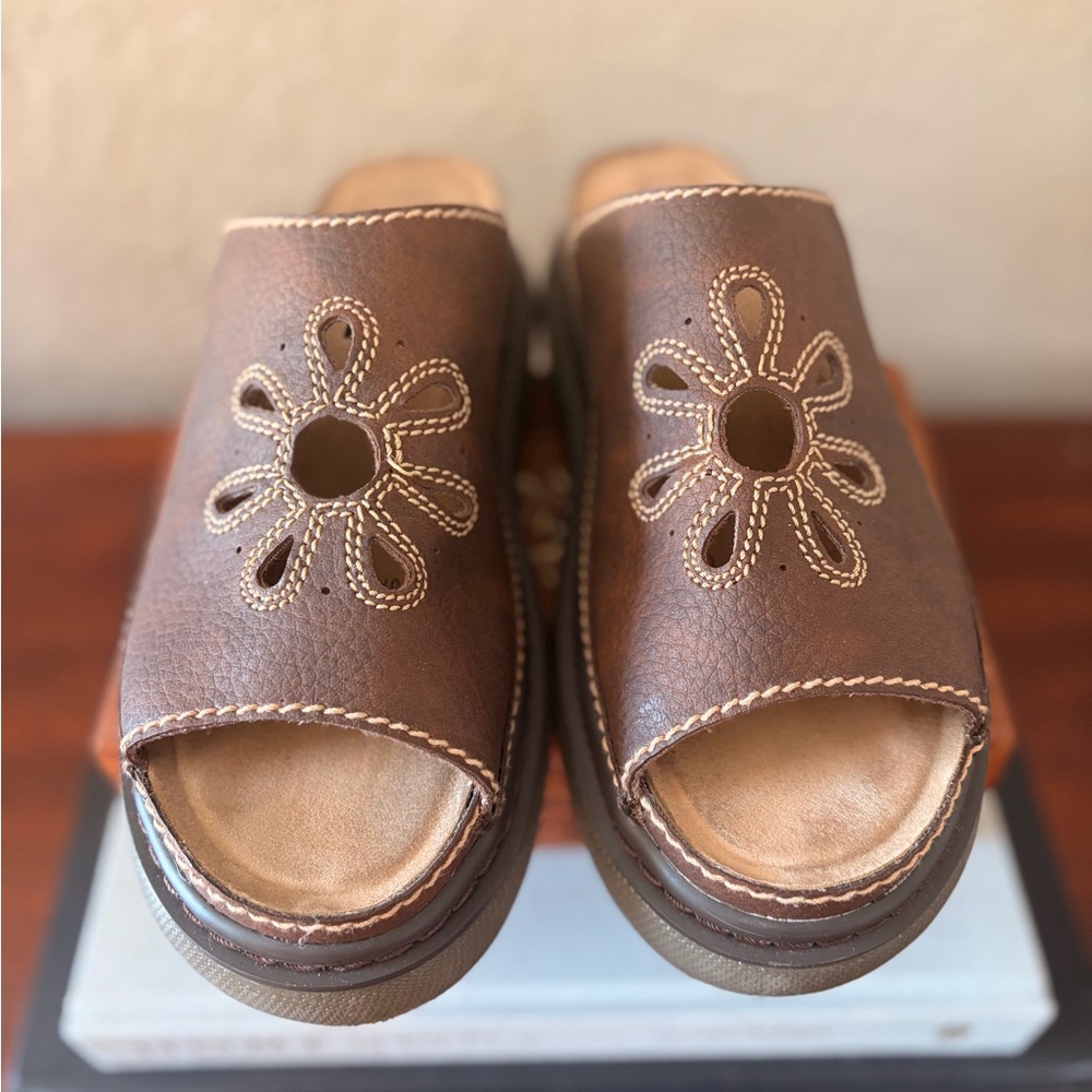 Vintage Y2K Brown Leather Platform Sandals (Doc Marten)